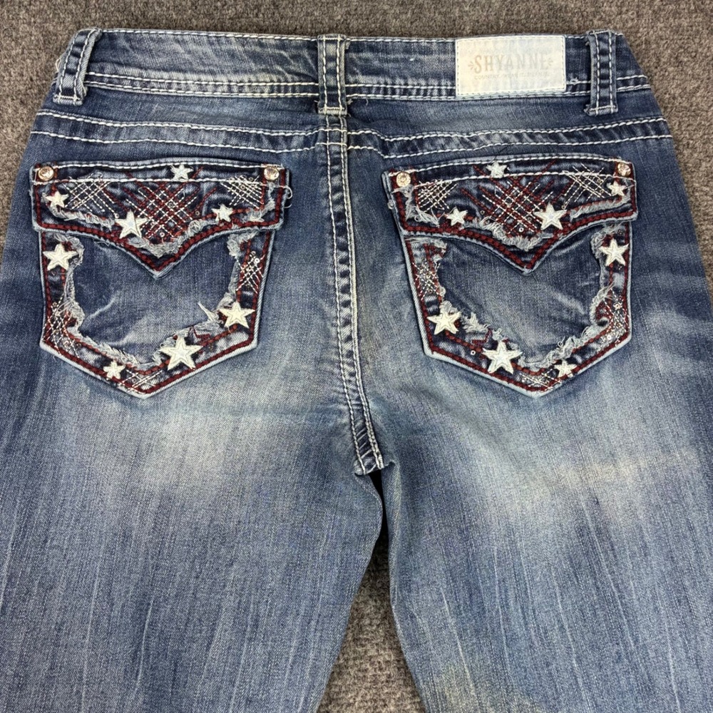 Shyanne Womens Size 29S 30x30 Star Embroidered Bootcut Jeans Medium Wash Denim